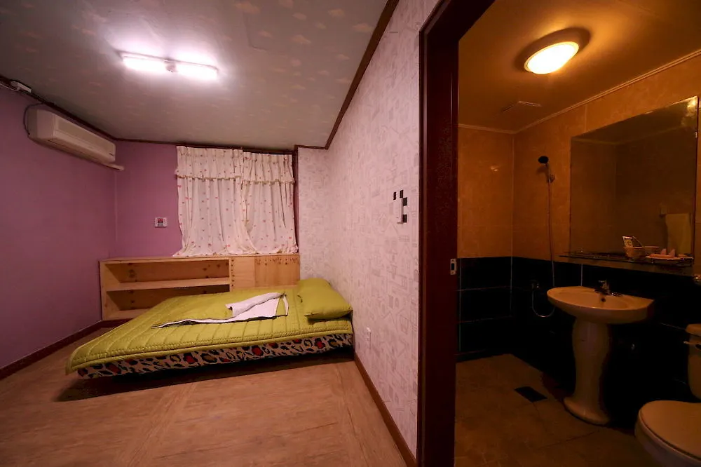 Gdygla Guesthouse Jeju 2*,